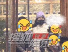 章子怡带孩子聚餐吃烤肉饭后陪娃玩沉浸式游戏