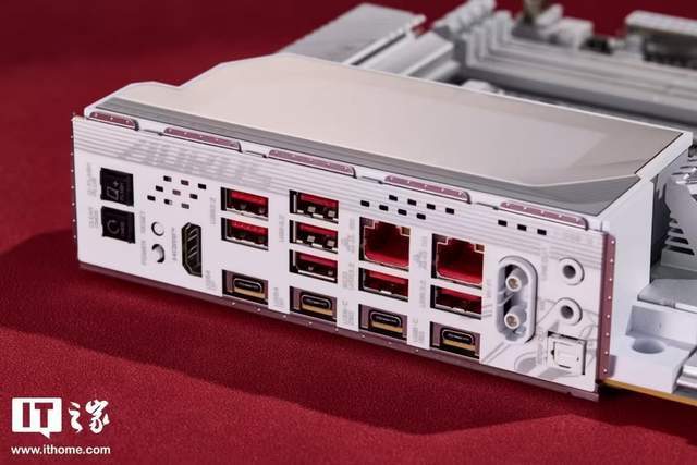 技嘉X870E X3D 超级冰雕主(zhǔ)板測(cè)评：为游戏极限而生